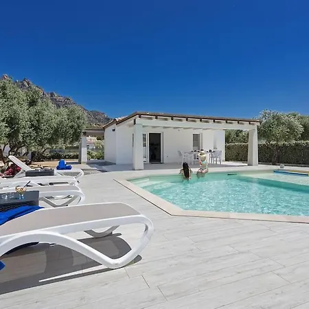 350 Mt Claudia Con Piscina Privata Tertenia