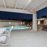 350 Mt Claudia Con Piscina Privata