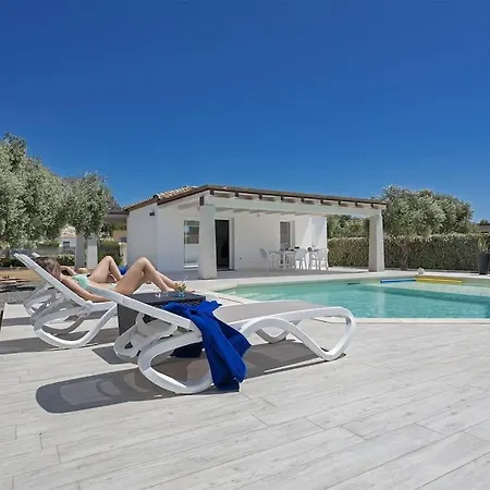 别墅 350 Mt Claudia Con Piscina Privata Tertenìa