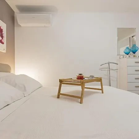 350 Mt Claudia Con Piscina Privata *