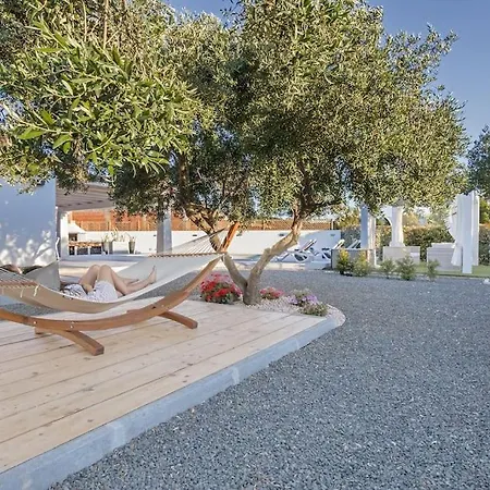 350 Mt Claudia Con Piscina Privata Villa