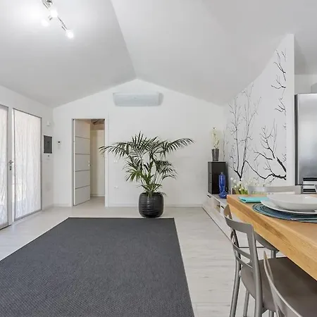 350 Mt Claudia Con Piscina Privata Villa