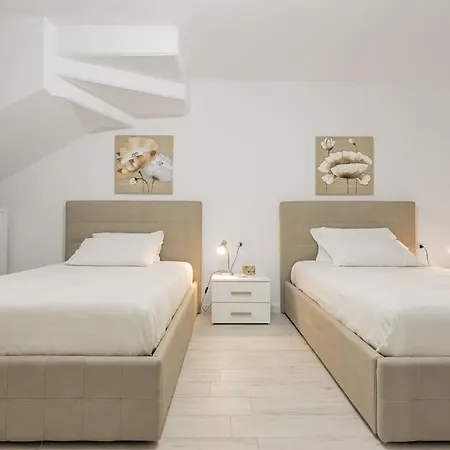 350 Mt Claudia Con Piscina Privata