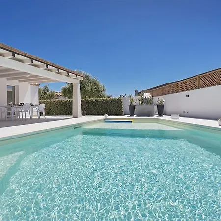 Villa 350 Mt Claudia Con Piscina Privata Tertenìa