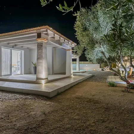 Villa 350 Mt Claudia Con Piscina Privata