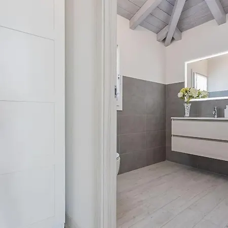 350 Mt Claudia Con Piscina Privata *