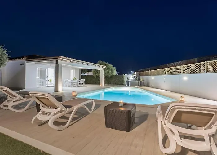 Villa 350 Mt Claudia Con Piscina Privata *