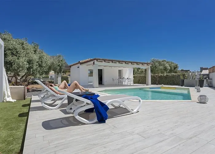 Villa 350 Mt Claudia Con Piscina Privata Tertenìa