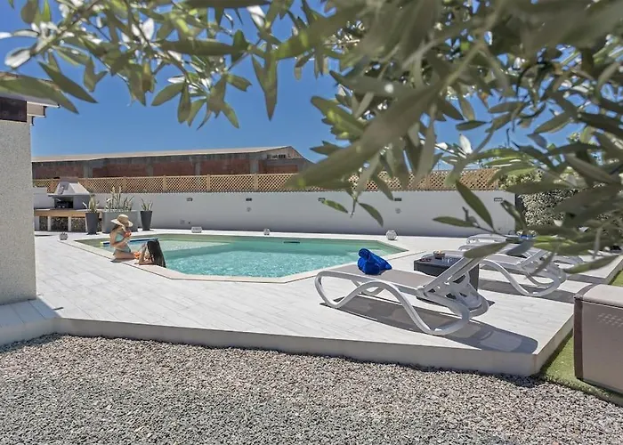 Villa 350 Mt Claudia Con Piscina Privata Tertenìa