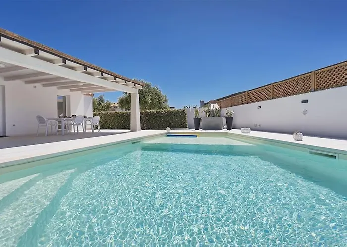 Villa 350 Mt Claudia Con Piscina Privata Tertenìa