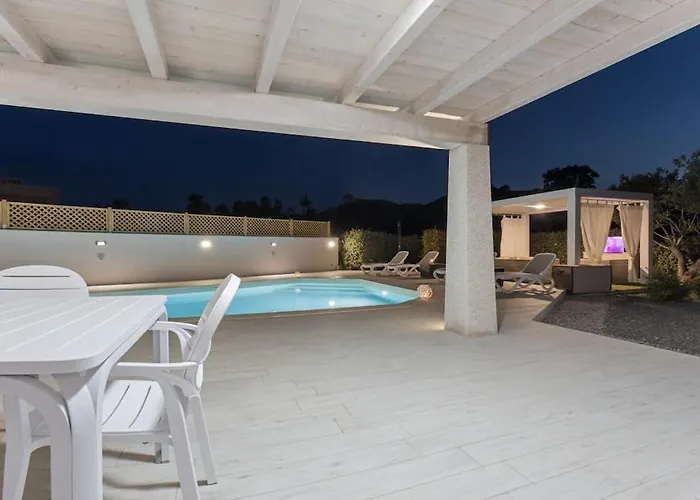 350 Mt Claudia Con Piscina Privata